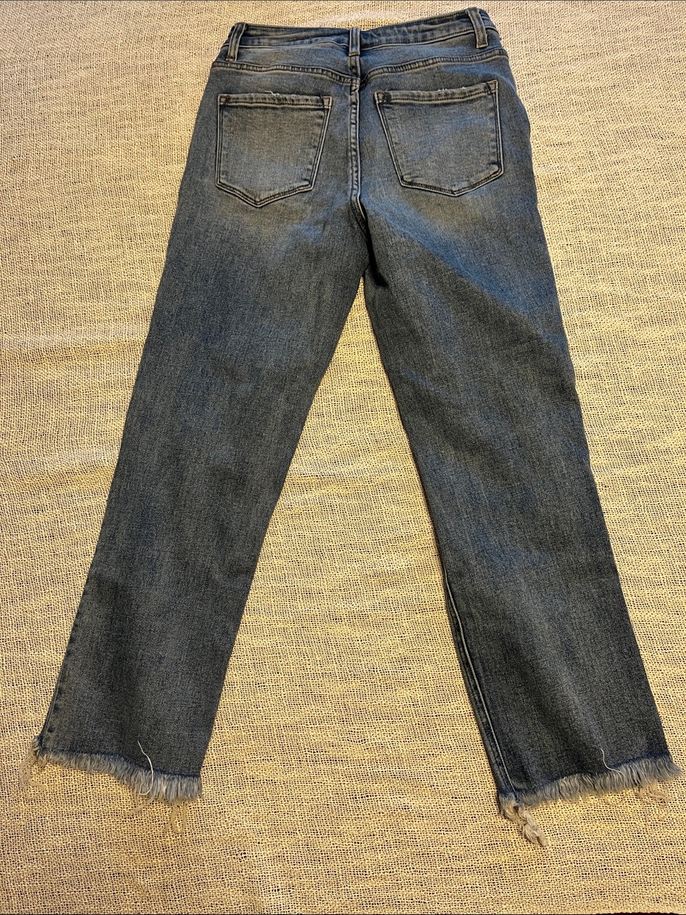 Cropped Distressed Straight-Leg Vervet Jeans in Washed Blue - Picture 2 of 5